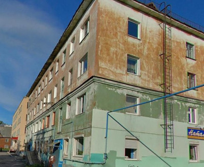 Падающие с фасада дома кирпичи в Мурманске заинтересовали Следком РФ